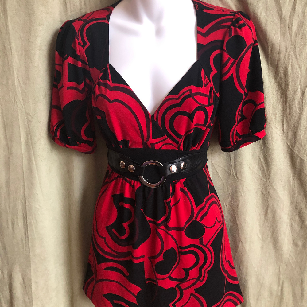 👚   "Spoiled" Beautiful red - black Top